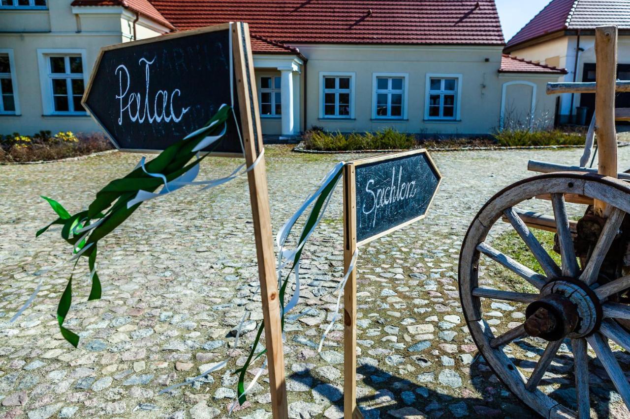 Palac W Debinie Krzeszkowice Kültér fotó