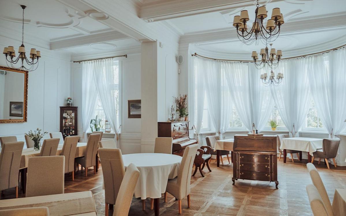 Palac W Debinie Krzeszkowice Kültér fotó